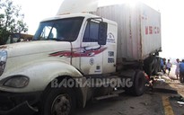 Xe container tông nhà chờ xe buýt, 5 người thương vong