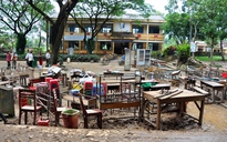Trường học hoang tàn sau lũ dữ