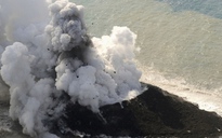 Núi lửa sinh thêm đảo mới cho Nhật Bản