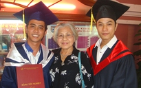 Nguyễn Văn Mẹo hãnh diện nhận bằng tốt nghiệp xuất sắc