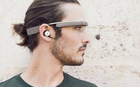 Google cập nhật Glass với tai nghe