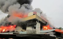 Vụ cháy chợ Quảng Ngãi: Trụ chữa cháy hư, xe cứu hỏa hết xăng