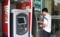 Phí ATM bị tận thu đến... bất ngờ