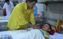 Nghịch rắn độc chết, một bé trai nguy kịch