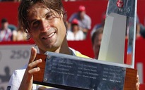 Ferrer thắng ở Buenos Aires, Tsonga vô địch trên sân nhà
