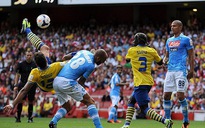 Arsenal chật vật cầm hòa 2-2 với Napoli