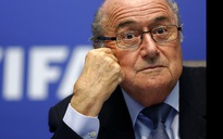 Chủ tịch FIFA phải xin lỗi vì mê Messi hơn Ronaldo