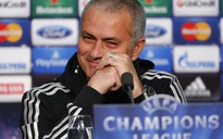 HLV Mourinho tự xuống tóc và trở thành “người dũng cảm”