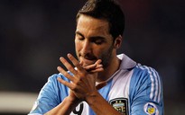 Real chỉ bán Higuain cho Arsenal với giá 25,5 triệu bảng