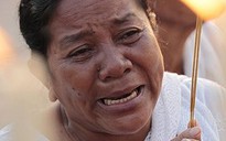 Đẫm nước mắt trong lễ hỏa thiêu cựu vương Sihanouk