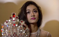 Hoa hậu “ôm vương miện bỏ trốn” phản pháo ban tổ chức