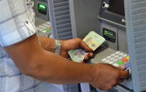 Bớt gánh nặng phí ATM