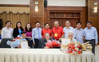 "Mai Vàng tri ân" tặng quà 2 nghệ sĩ ở Quảng Trị