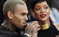 Rihanna “gương vỡ lại lành” với Chris Brown sau bạo lực