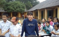Hé lộ ảnh sao Hàn làm từ thiện ở Việt Nam