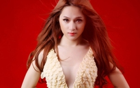 Hương Giang gợi cảm với đầm bao cao su