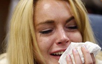 Lindsay Lohan khóc ròng, thẳng tiến trại cai nghiện