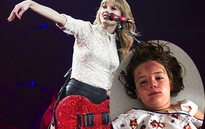 Taylor Swift ân cần với “fan nhí” gặp nạn
