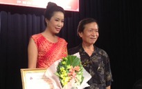 Trịnh Kim Chi nhận giải nhờ vai phụ trong vở "Làm..."