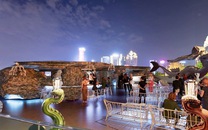 Du khách “quẩy” cực sung tại Vegas Sky Bar: Vườn địa đàng nơi biển Đà Nẵng