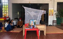 Ăn nhầm bả chó hình viên kẹo, 1 cháu bé tử vong, 1 cấp cứu