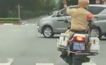 Sự thật CSGT lái mô tô đặc chủng đòi đường ưu tiên cho ôtô biển vàng ở TP HCM