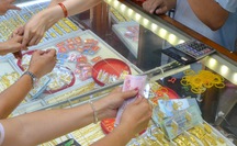 Giá vàng hôm nay 13-5: Giảm sâu trước sức ép USD, trái phiếu Mỹ