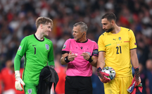 Lạ lùng Euro 2020: Hai thủ môn được tôn vinh xuất sắc nhất