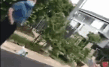 CLIP: Làm rõ vụ người đàn ông quát "Biến!" rồi đạp đổ bàn làm việc của nhân viên y tế