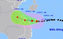 Bão số 5 giật cấp 12 hướng vào Quảng Trị-Quảng Ngãi, gây mưa lớn tới 350 mm/đợt
