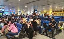 Nhiều chuyến bay phải bay vòng trước khi hạ cánh sân bay Tân Sơn Nhất do mưa lớn