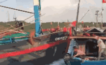 Mâu thuẫn thu mua hải sản, tàu cá ở Quảng Trị bị tông chìm, 6 ngư dân rơi xuống biển