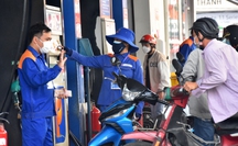 Xăng tăng giá, vượt mốc 22.000 đồng/lít