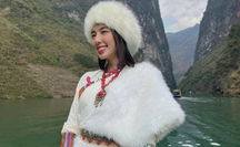 Tranh cãi việc hoa hậu Thuỳ Tiên mặc đồ Mông Cổ ở sông Nho Quế