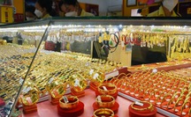 Giá vàng hôm nay 2-6: USD bị bán tháo, vàng tăng mạnh