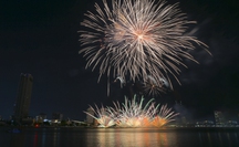 Mãn nhãn với "đại tiệc" pháo hoa bên sông Hàn
