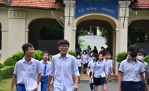 Ngày đầu thi lớp 10: Có thí sinh mở tài liệu, mang điện thọai vào phòng thi