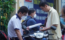 Hình ảnh học sinh TP HCM vào môn thi đầu tiên của kỳ thi lớp 10