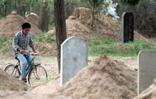 Trung Quốc: Dân phẫn nộ vì chính quyền đào mộ, đốt xác