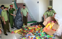 Bắt hàng ngàn khẩu súng, đao kiếm đồ chơi bạo lực Trung Quốc