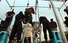 Iran treo cổ 16 phần tử nổi loạn