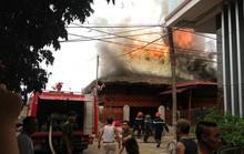 Cháy nhà sàn bằng gỗ ở Điện Biên