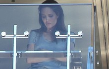 Angelina Jolie và Brad Pitt đấu khẩu trên ban công