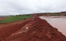 Vỡ đê quai hồ thải quặng bauxite