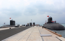 Tàu ngầm Kilo 636 TP HCM lần đầu sánh đôi cùng Tàu ngầm Hà Nội