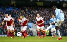 Man City trở lại đường đua, Liverpool đè bẹp Cardiff