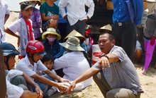 Dân tố nhà thầu khai thác cát chùa
