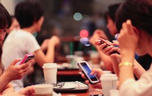 Ly hôn vì vợ nghiện smartphone