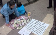 Trung Quốc: Bán cháu để cứu con sắp chết