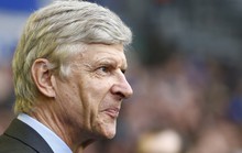 Thua đậm Everton, HLV Wenger bắt đầu lo sợ